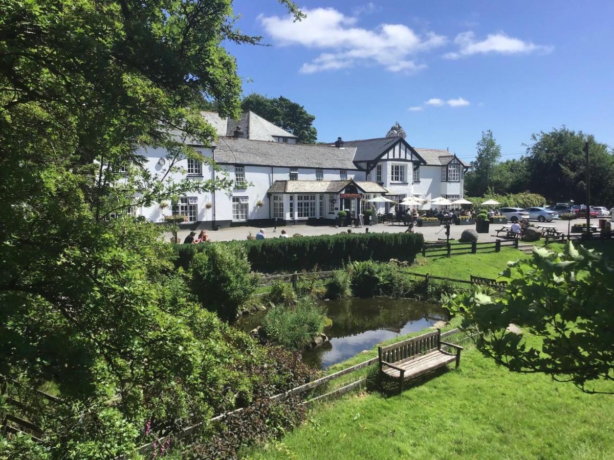 Two Bridges Hotel Exterior photo